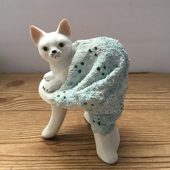 3 Ceramic Cats With Blue Blankets - Picture 4 of 9